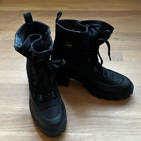 Moncler Cheryne Log-Sole Ankle Boots - Picture 3 of 7